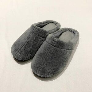 Isotoner Men’s Size 9.5-10 Microterry Gray Slippers